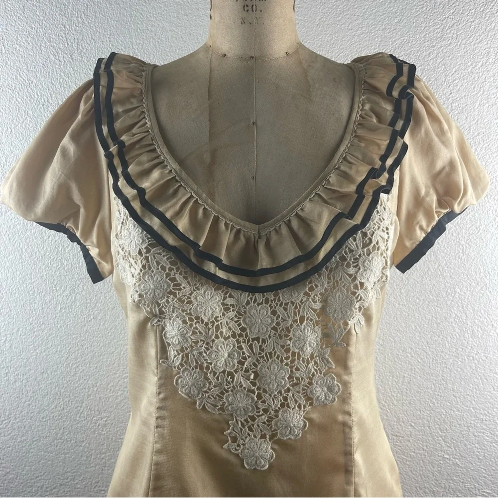 Anthropologie l 14 Floreat Retro Crochet Lace Ruffle Neckline Puff Sleeve Blouse
